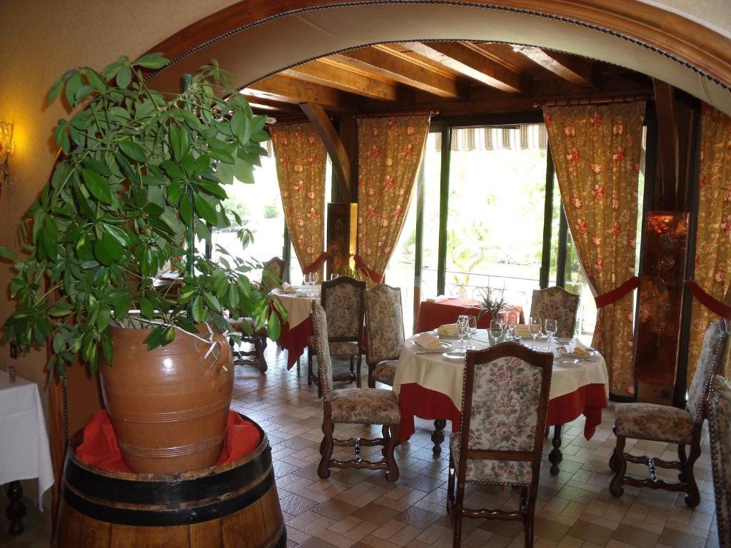 Hotel Restaurant L'Ecluse Antonne-et-Trigonant Exterior photo
